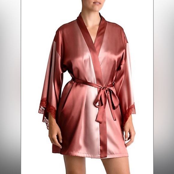 In Bloom
Madelyn Lace-Trim Satin Wrapper Robe, size XS/S, Brand New - Picture 1 of 2